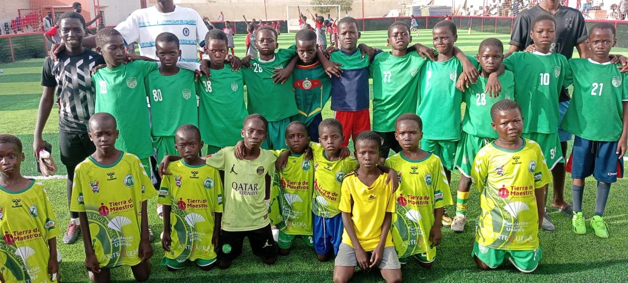Une équipe de jeunes d'Al Kara Foot Pro